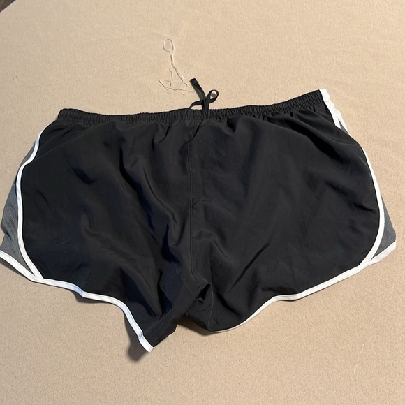 Nike Running shorts Woman - Picture 2 of 5